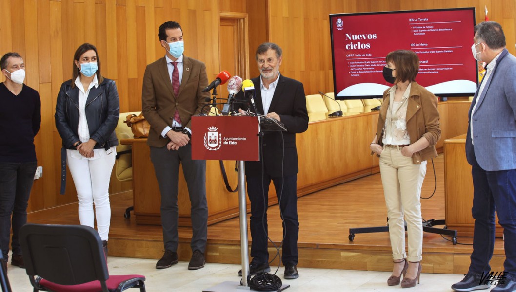 Elda amplía su oferta formativa hasta los 44 ciclos de FP Elda amplía su oferta formativa hasta los 44 ciclos de FP