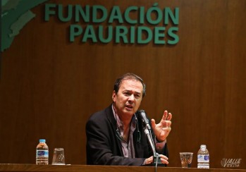 El Premio Planeta Javier Moro present&oacute; su obra "A flor de piel" en la Fundaci&oacute;n Paurides