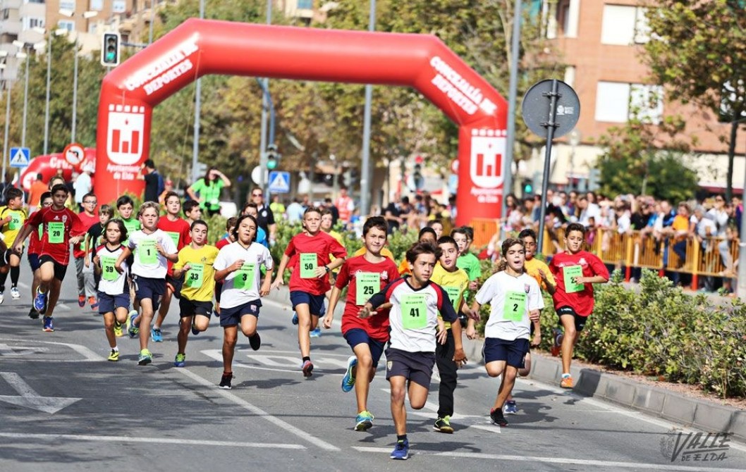 La Milla Escolar se celebra este s&aacute;bado en Elda como inicio de los deportes escolares