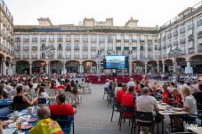 La Plaza Mayor se queda peque&ntilde;a para celebrar el pase a semifinales