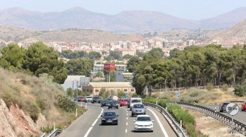 La playa es el destino predilecto de los eldenses un a&ntilde;o m&aacute;s