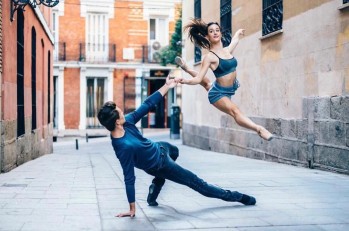 La bailarina eldense Eva Colomina llega desde Italia para actuar esta tarde en el Teatro Castelar