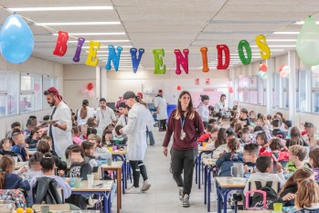Seiscientos estudiantes de Primaria estrenan parte del nuevo comedor del colegio Padre Manj&oacute;n