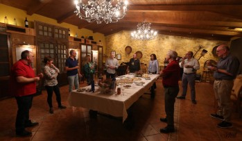 Cari&ntilde;osa despedida a Juan Vera tras 27 a&ntilde;os como bibliotecario
