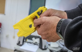 La Polic&iacute;a Local de Elda adquiere dos pistolas Taser de &uacute;ltima generaci&oacute;n