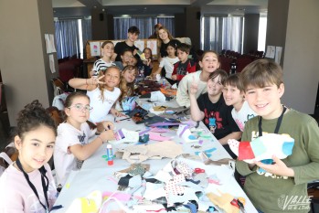 Sesenta ni&ntilde;os en PascuCalza