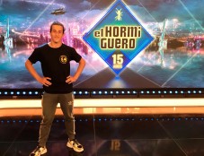 El eldense Izan Garc&iacute;a muestra su talento en "El Hormiguero"