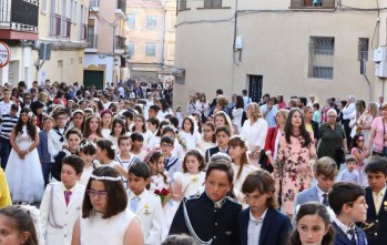 Cientos de eldenses participan en la procesi&oacute;n del Corpus Christi