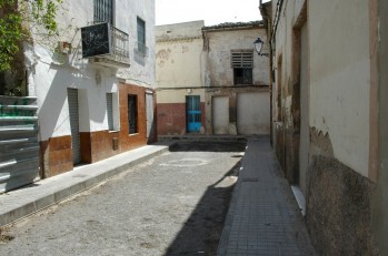 La calle del bar Los Tanques