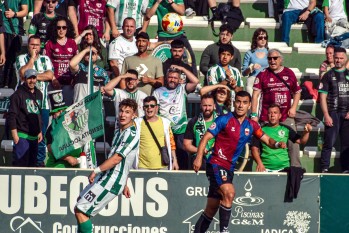 El Eldense acaba con su buena racha ante el Antequera (2-1)
