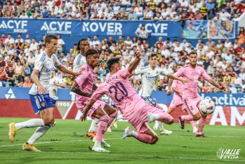 El Eldense no consigue batir al l&iacute;der (2-0)