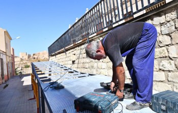 Elda da un paso m&aacute;s por la accesibilidad y habilita una rampa en el barrio Antiguo Matadero