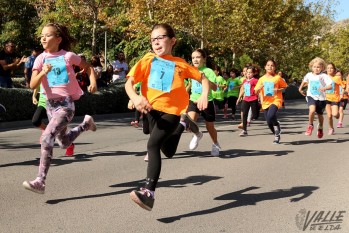 Cientos de niños participan en la 18ª Milla Escolar de Elda
