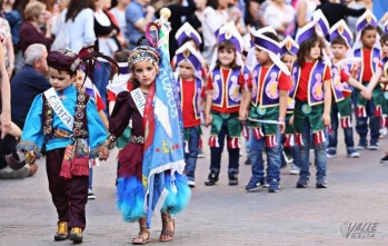 Los colegios se rinden a los Moros y Cristianos