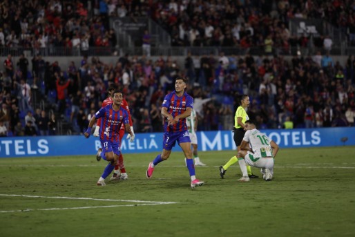 El CD Eldense remonta ante el C&oacute;rdoba para el delirio del Nuevo Pepico Amat (2-1)
