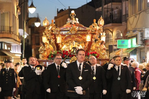 El Santo Entierro re&uacute;ne a todas las im&aacute;genes en una sola procesi&oacute;n