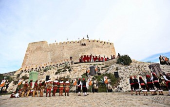 Petrer rememora la reconquista cristiana de su fortaleza en el "Mig Any Fester"