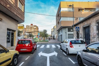 Elda mejora el acceso desde la calle Quijote a la avenida de Madrid de Petrer