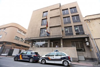 Multan e inhabilitan a cuatro agentes de la Polic&iacute;a Nacional de Elda por agredir a un detenido