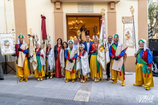 Los Musulmanes bendicen sus nuevas banderas y estandarte por su 75 aniversario