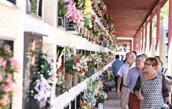 Petrer acondiciona el cementerio para rendir homenaje a sus difuntos