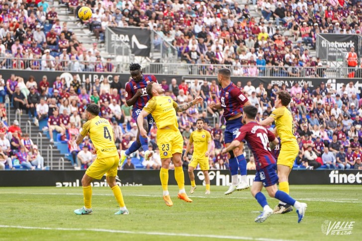 El Eldense tampoco puede en casa (0 -2)
