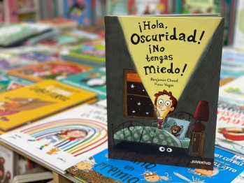 "Hola oscuridad! No tengas miedo!" de Peter Vegas
