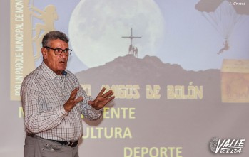 Juan Manuel Maestre reedita su libro "Historias de mi mochila"