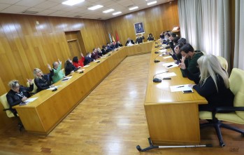 El pleno aprueba la delegaci&oacute;n de competencias para la mejora de seis centros educativos de Elda