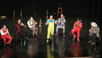 Un circo musical atrap&oacute; al Teatro Castelar 