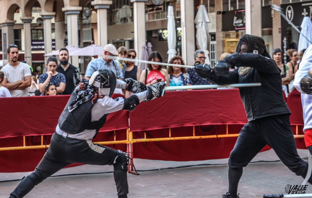 Los duelos de espadas volvieron a la Plaza Mayor gracias a la Sala de Armas Los duelos de espadas volvieron a la Plaza Mayor gracias a la Sala de Armas