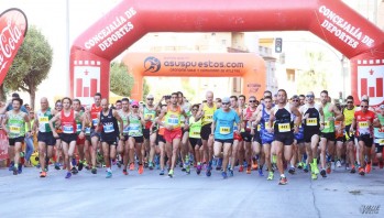 Unos 300 atletas participan en los 10 km "Ciudad de Elda"