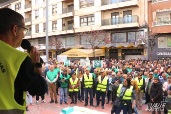 Concentraci&oacute;n a favor de la sanidad p&uacute;blica: "Nos espera mucha lucha porque no vamos a parar"