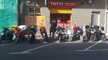 DomiTotti distribuye comida a domicilio de los negocios gastron&oacute;micos de la zona