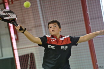 El petrerense Yeray Conejero, una promesa del p&aacute;del a sus nueve a&ntilde;os