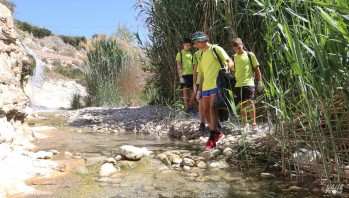 Los parajes de Petrer m&aacute;s limpios gracias a los j&oacute;venes