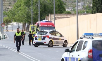 Muere un motorista en Elda tras sufrir un desvanecimiento en la avenida de la Libertad