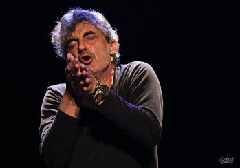 El actor Micky Molina acerca la figura del poeta Miguel Hern&aacute;ndez a los alumnos de Elda