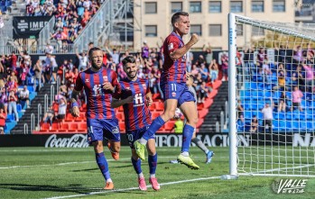 Juanto Ortu&ntilde;o acerca m&aacute;s al Eldense al objetivo de la permanencia con un doblete (2-0)