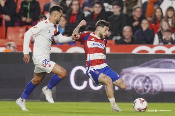 Un Eldense confiado se queda sin sumar en el &uacute;ltimo momento en Granada (3-2)