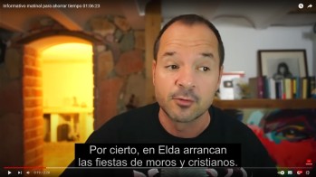 El c&oacute;mico &Aacute;ngel Mart&iacute;n anuncia el inicio de los Moros y Cristianos de Elda en su informativo