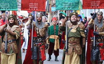 Los Moros y Cristianos reviven sus ra&iacute;ces en la Media Fiesta