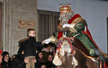 La Cabalgata de Elda ilusion&oacute; a ni&ntilde;os y mayores