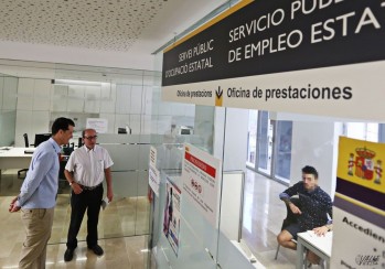 M&aacute;s de 200 j&oacute;venes acuden a inscribirse al nuevo programa de empleo