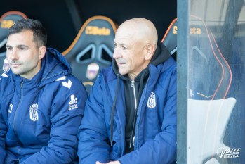 Claudio Barrag&aacute;n: "Quedan diez jornadas y hay que afrontarlas con intensidad y humildad"