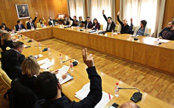 El pleno aprueba la adhesi&oacute;n al Programa de gratuidad de libros de texto a pesar de los informes negativos del Secretario e Interventor municipales