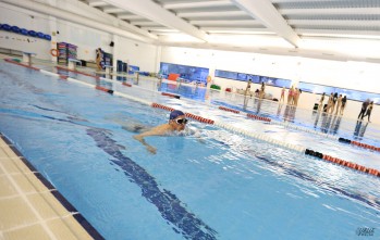 La piscina cubierta de Elda reabre el martes 8 de junio con gesti&oacute;n municipal