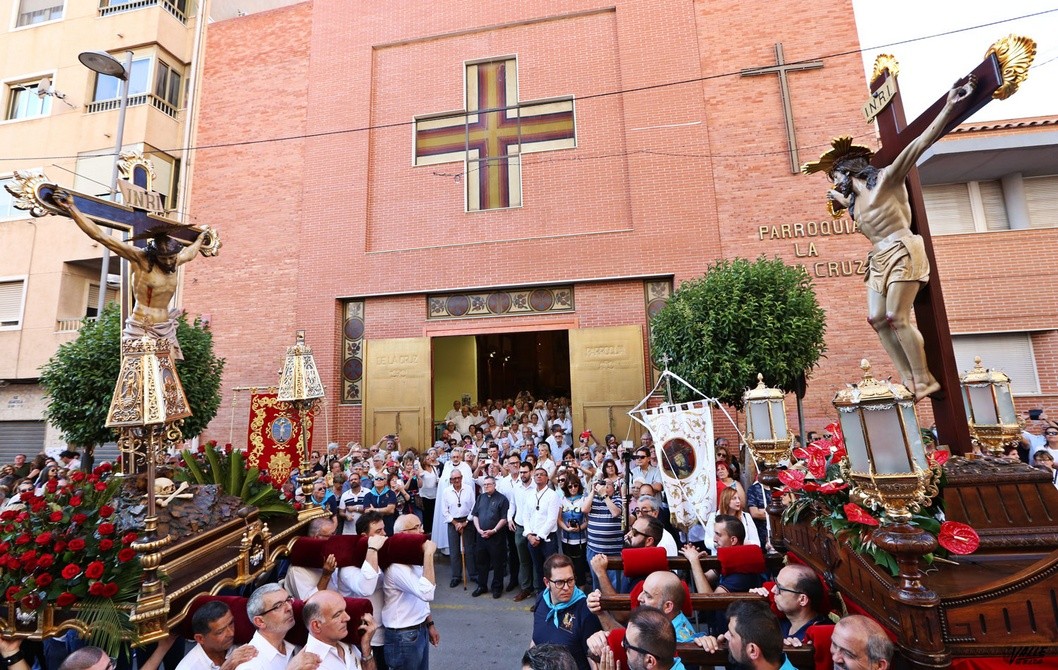 Encuentro histórico entre los Cristos de Petrer y Elda Encuentro histórico entre los Cristos de Petrer y Elda