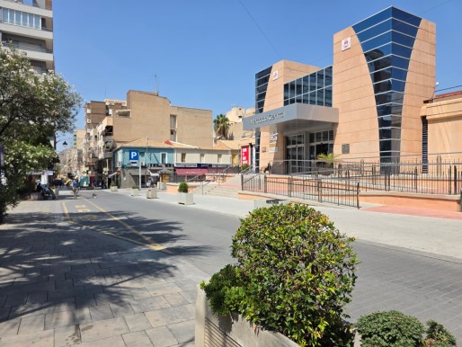 Elda moderniza los aseos del Mercado Central con mejoras en accesibilidad y la creaci&oacute;n de una sala de lactancia