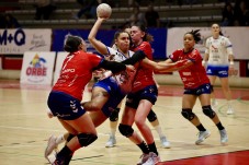 El Elda Prestigio recupera la victoria ante el Porri&ntilde;o (21-25)